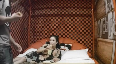 明星级性感美女与公司领导酒店偷情